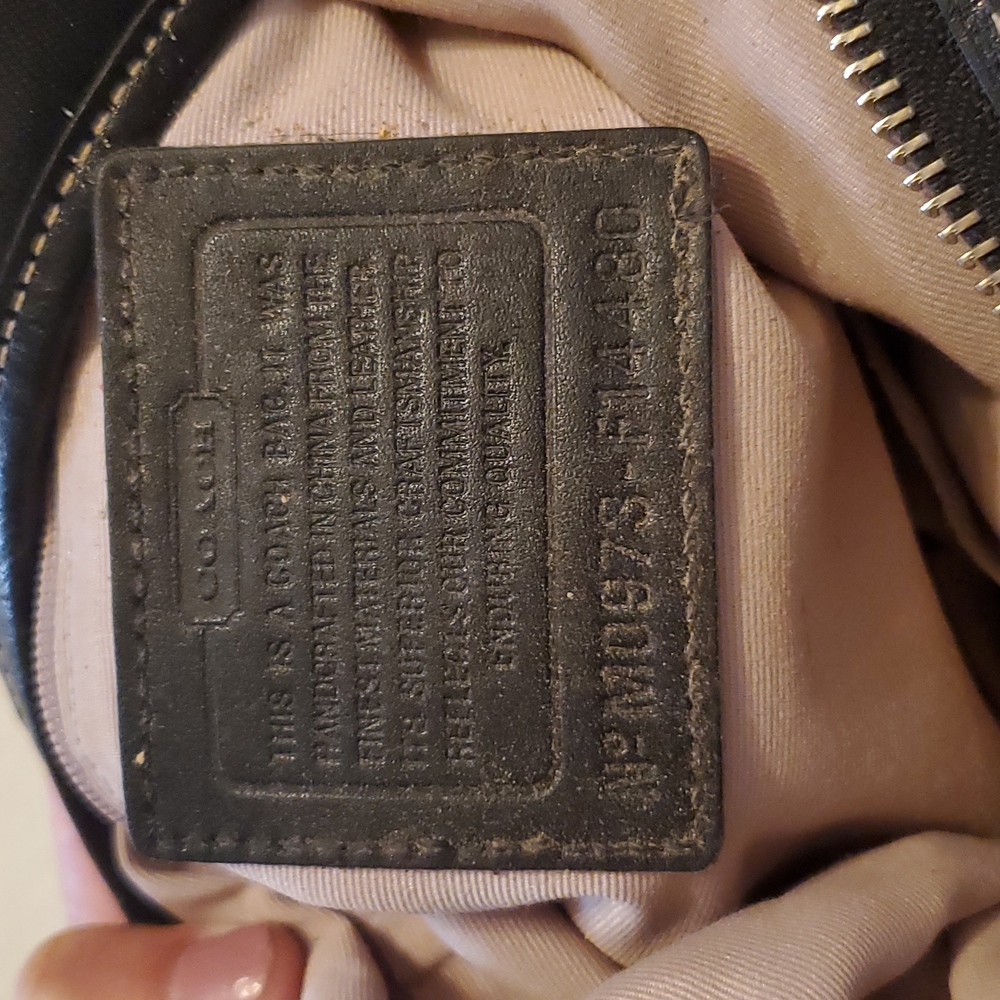 Authentic Coach Signature Horse & Carriage Purse - Picture 3 of 4